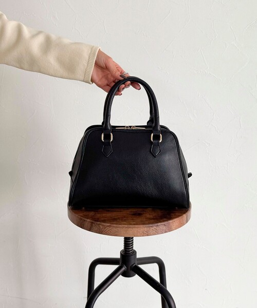 fredy emue（フレディエミュ）の「台形ファスナーボストンバッグ（ショルダーバッグ・レディース・ブラック/カーキ/ブラウン/グリーン・FREE）」の17枚目の写真