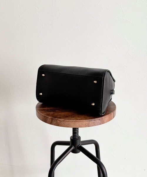 fredy emue（フレディエミュ）の「台形ファスナーボストンバッグ（ショルダーバッグ・レディース・ブラック/カーキ/ブラウン/グリーン・FREE）」の20枚目の写真