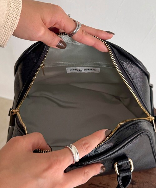 fredy emue（フレディエミュ）の「台形ファスナーボストンバッグ（ショルダーバッグ・レディース・ブラック/カーキ/ブラウン/グリーン・FREE）」の10枚目の写真