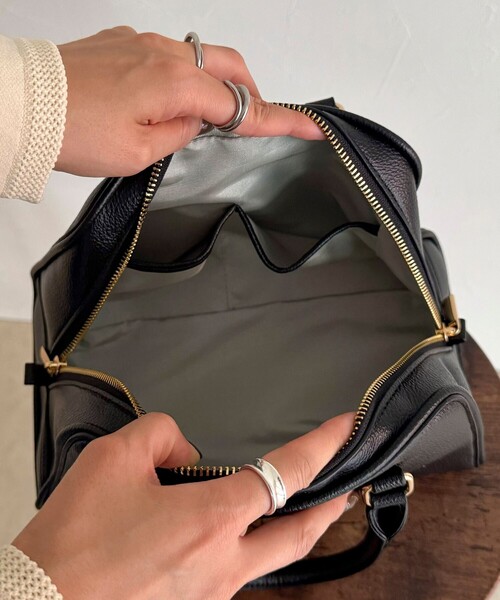 fredy emue（フレディエミュ）の「台形ファスナーボストンバッグ（ショルダーバッグ・レディース・ブラック/カーキ/ブラウン/グリーン・FREE）」の11枚目の写真