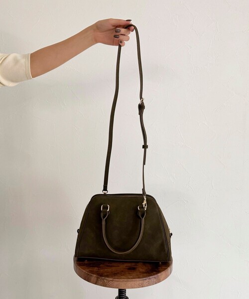 fredy emue（フレディエミュ）の「台形ファスナーボストンバッグ（ショルダーバッグ・レディース・ブラック/カーキ/ブラウン/グリーン・FREE）」の7枚目の写真