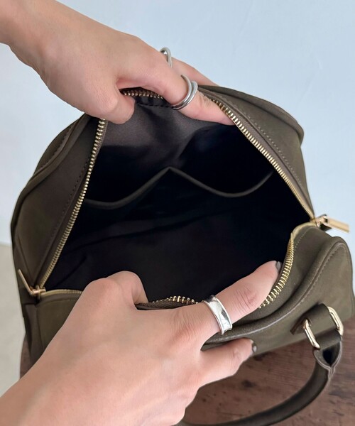 fredy emue（フレディエミュ）の「台形ファスナーボストンバッグ（ショルダーバッグ・レディース・ブラック/カーキ/ブラウン/グリーン・FREE）」の9枚目の写真