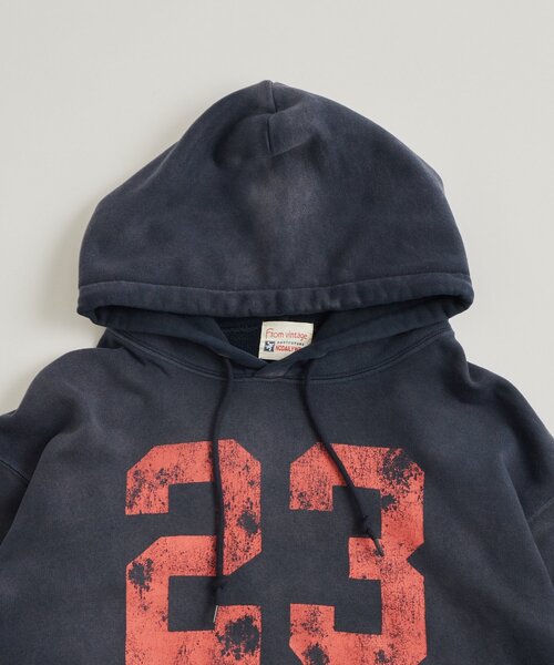 WHO'S WHO gallery（フーズフーギャラリー）の「【FromVintage】ナンバリングパーカー（パーカー・メンズ・レッド/ネイビー・MEDIUM/LARGE）」の3枚目の写真