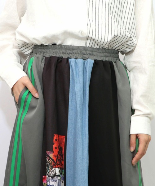 ScoLar（スカラー）の「ScoLar(スカラー) ロゴコラージュ柄 デニム×ジャージ切替スカート（スカート・レディース・グレー/ブラック・MEDIUM）」の9枚目の写真