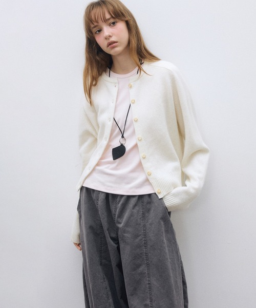 ELOOPS(イーループス)の「【ELOOPS】ウール クルーネック ベーシックカーディガン(カーディガン/ボレロ・レディース・アイボリー/サックスブルー/レッド/ベージュ/ブラウン/グレー・FREE)」の14枚目の写真