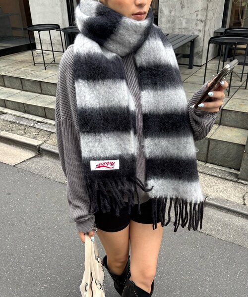 WHO'S WHO gallery（フーズフーギャラリー）の「SLOPPYボーダーマフラー（マフラー・レディース・ブラック/グリーン/ベージュ・FREE）」の2枚目の写真