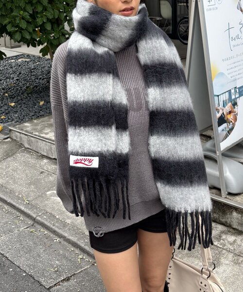 WHO'S WHO gallery（フーズフーギャラリー）の「SLOPPYボーダーマフラー（マフラー・レディース・ブラック/グリーン/ベージュ・FREE）」の7枚目の写真