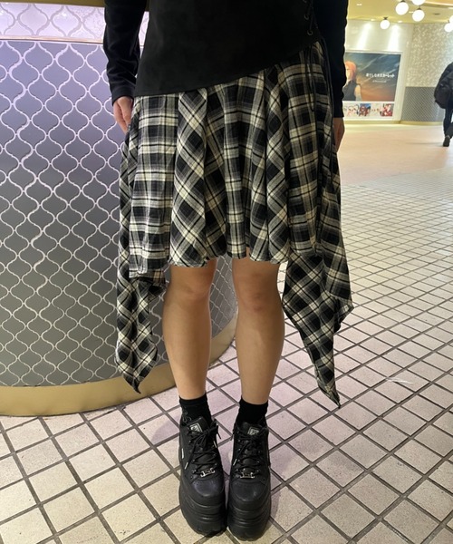 .KOM(ドットコム)の「A'GEM/9 × .kom 『.KOM/ドットケーオーエム』 Lace-Up Waist Switch Check Skirt/レースアップ ウエスト切り替え チェック柄スカート(スカート・レディース・ブラック/ブラウン・S)」の6枚目の写真