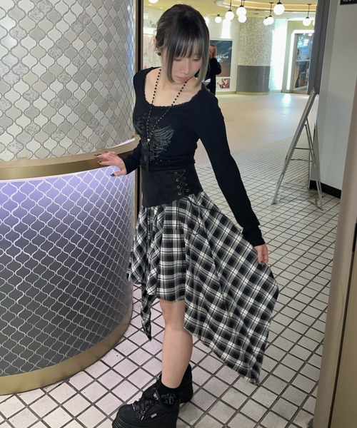 .KOM(ドットコム)の「A'GEM/9 × .kom 『.KOM/ドットケーオーエム』 Lace-Up Waist Switch Check Skirt/レースアップ ウエスト切り替え チェック柄スカート(スカート・レディース・ブラック/ブラウン・S)」の3枚目の写真