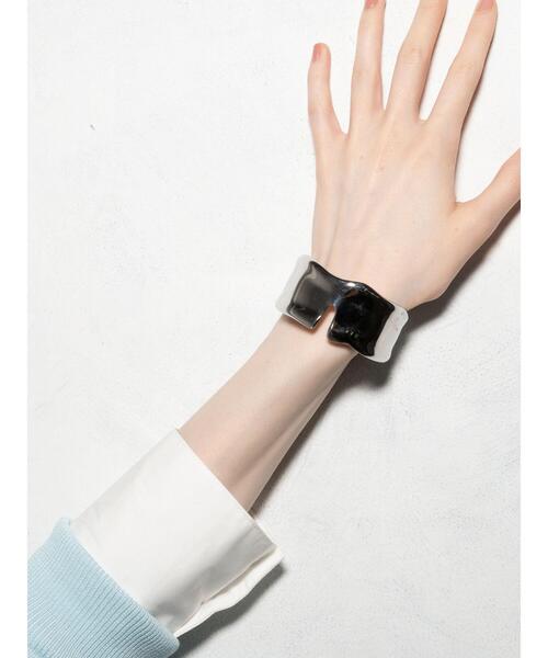 Te chichi（テチチ）の「ステンレスワイドスリットバングル（ブレスレット・レディース・シルバー/ゴールド・F）」の2枚目の写真