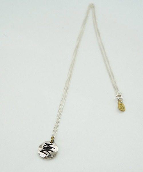 EGO TRIPPING(エゴトリッピング)の「an2052-FLASH 「E」 NECKLACE ネックレス(696200)(ネックレス・メンズ・シルバー・FREE)」の1枚目の写真