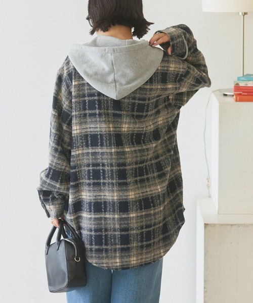 AMERICAN HOLIC（アメリカンホリック）の「フード付きシャギーチェックシャツ（シャツ/ブラウス・レディース・ネイビー/ブラウン・M/L）」の4枚目の写真