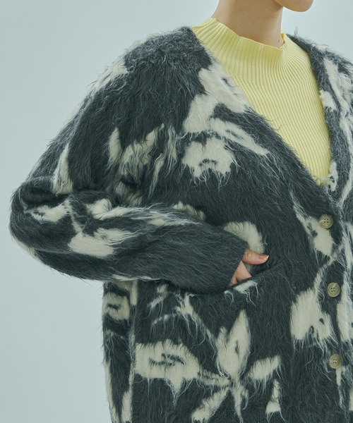 ROSE BUD（ローズバッド）の「FLOWER JACQUARD CARDIGAN（カーディガン/ボレロ・レディース・グレー/イエロー/ブラウン・ONE SIZE）」の2枚目の写真