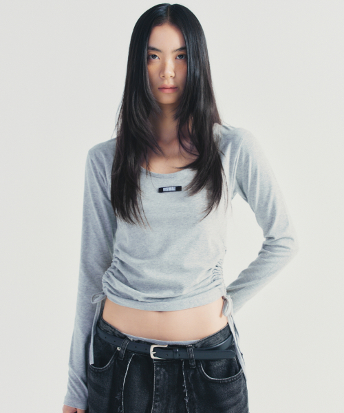 NICK&NICOLE(ニックアンドニコール)の「LABEL STRING SLIM LONG SLEEVE TOP_GRAY(Tシャツ/カットソー・レディース・その他・FREE)」の1枚目の写真