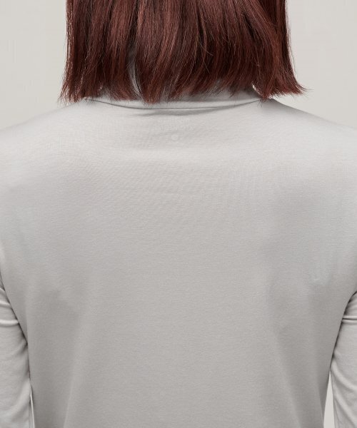 MUSINSA STANDARD WOMAN（ムシンサスタンダードウーマン）の「ウィメンズテンセルスリムタートルネックTシャツ[ライトグレー]（Tシャツ/カットソー・レディース・その他・SMALL/MEDIUM/LARGE/X-LARGE/X-SMALL）」の5枚目の写真