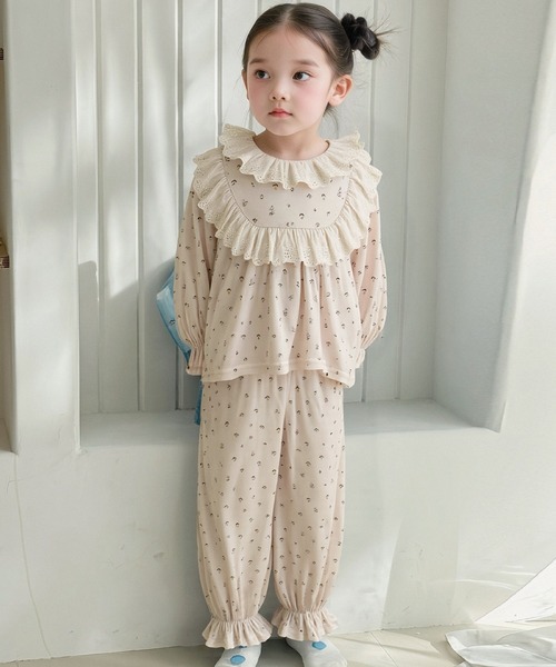 DAY CLOSET（デイ クローゼット）の「【セットアップ/ストレッチ有/ビーチスキン仕立て/裾・袖ゴム入り】長袖ダブルフリル襟ルームウェア 上下2点セット キッズ（ルームウェア/パジャマ・キッズ・オレンジ系その他/ホワイト系その他2/ホワイト系その他/レッド系その他・110cm/120cm/130cm/140cm）」の4枚目の写真