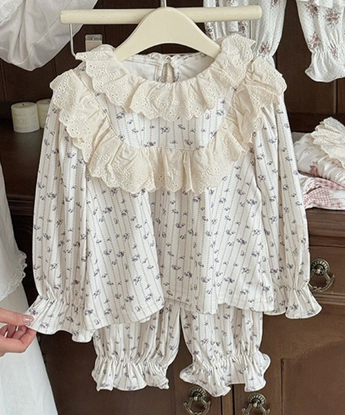 DAY CLOSET（デイ クローゼット）の「【セットアップ/ストレッチ有/ビーチスキン仕立て/裾・袖ゴム入り】長袖ダブルフリル襟ルームウェア 上下2点セット キッズ（ルームウェア/パジャマ・キッズ・オレンジ系その他/ホワイト系その他2/ホワイト系その他/レッド系その他・110cm/120cm/130cm/140cm）」の2枚目の写真