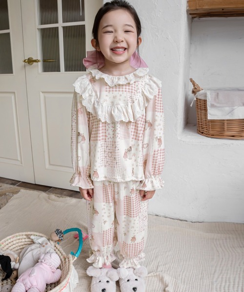 DAY CLOSET（デイ クローゼット）の「【セットアップ/ストレッチ有/ビーチスキン仕立て/裾・袖ゴム入り】長袖ダブルフリル襟ルームウェア 上下2点セット キッズ（ルームウェア/パジャマ・キッズ・オレンジ系その他/ホワイト系その他2/ホワイト系その他/レッド系その他・110cm/120cm/130cm/140cm）」の7枚目の写真