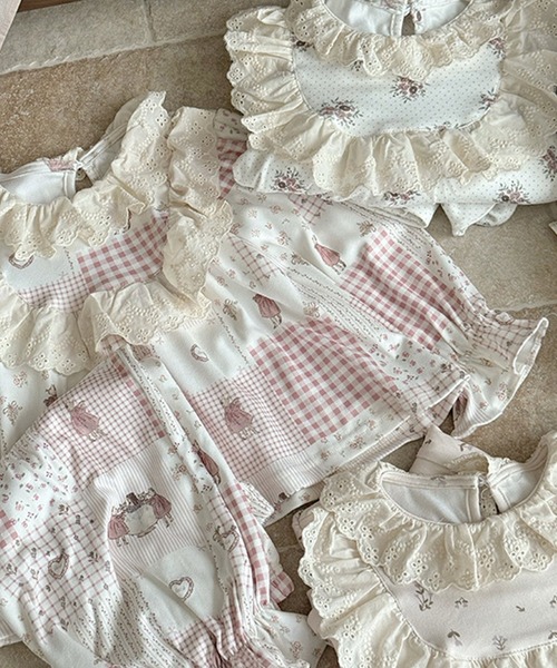 DAY CLOSET（デイ クローゼット）の「【セットアップ/ストレッチ有/ビーチスキン仕立て/裾・袖ゴム入り】長袖ダブルフリル襟ルームウェア 上下2点セット キッズ（ルームウェア/パジャマ・キッズ・オレンジ系その他/ホワイト系その他2/ホワイト系その他/レッド系その他・110cm/120cm/130cm/140cm）」の12枚目の写真