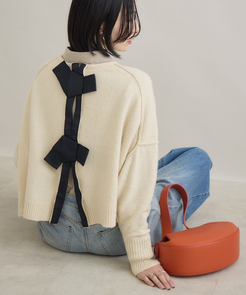 Paradise Picnic（パラダイスピクニック）の「Dignite Collier バックリボンニット（ニット/セーター・レディース・ホワイト/ブラック/ブラウン/グリーン・FREE）」の2枚目の写真