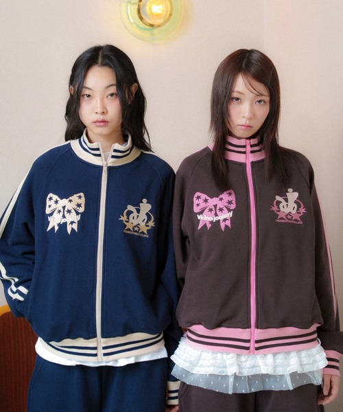 Video Jockey（ビデオジョッキー）の「【セットアップ対応】JOCKEY CLUB TRACK TOP / ジョッキークラブ トラックジャージトップス（ジャージ・レディース・ネイビー/ブラウン・F）」の3枚目の写真