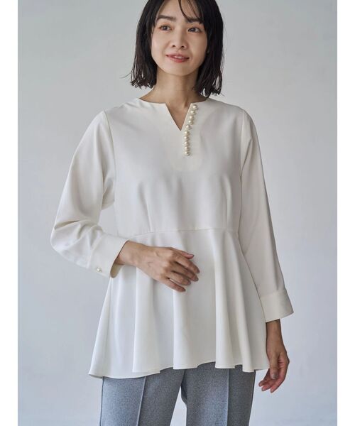 TONAL（トーナル）の「パールキーネックペプラムブラウス（シャツ/ブラウス・レディース・ブラック/グレー/オフホワイト・MEDIUM）」の14枚目の写真