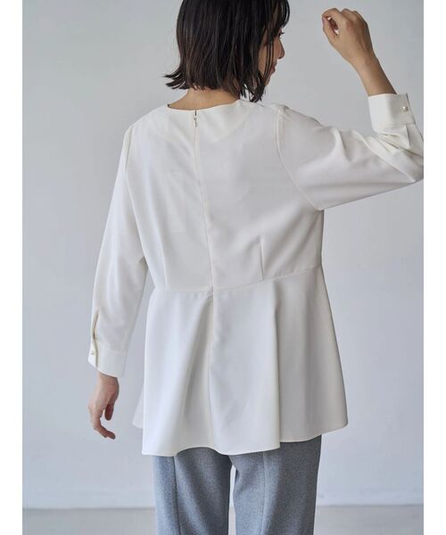 TONAL（トーナル）の「パールキーネックペプラムブラウス（シャツ/ブラウス・レディース・ブラック/グレー/オフホワイト・MEDIUM）」の16枚目の写真