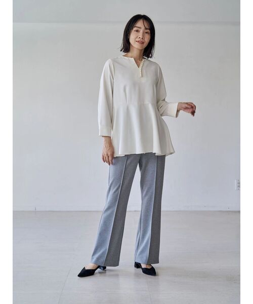 TONAL（トーナル）の「パールキーネックペプラムブラウス（シャツ/ブラウス・レディース・ブラック/グレー/オフホワイト・MEDIUM）」の19枚目の写真