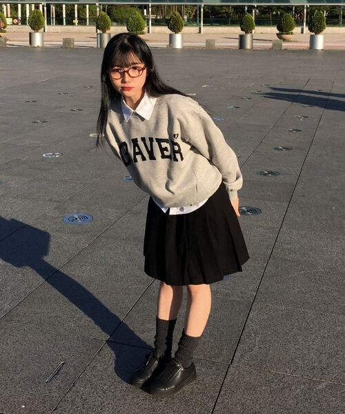 GRAVER（グレーバー）の「[UNISEX]OF GRAVER アーチロゴ スウェット_グレー（スウェット・レディース・ブラック・MEDIUM/LARGE/X-LARGE）」の7枚目の写真