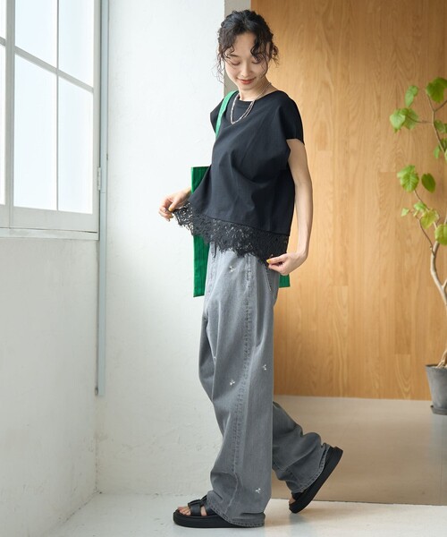 coen(コーエン)の「花柄刺繍 ワイドストレートデニムパンツ(デニムパンツ・レディース・コバルトブルー/ライトグレー・S/M/L)」の4枚目の写真