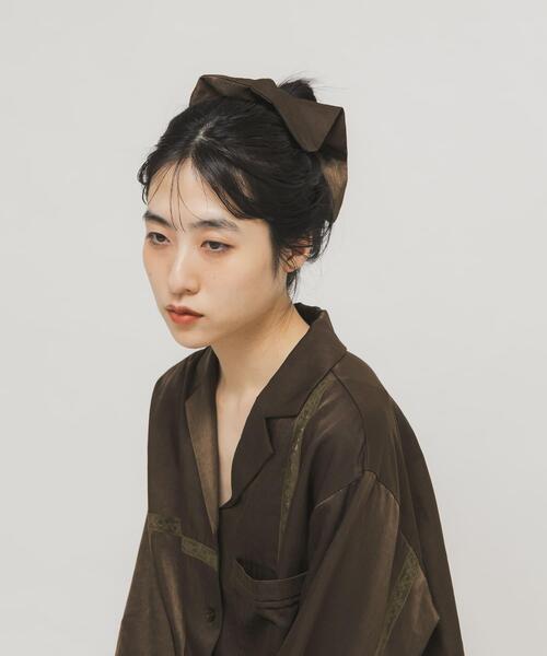 KBF（ケイビーエフ）の「サテンシュシュ(大)（ヘアゴム・レディース・ベージュ/グリーン系その他・ONE）」の8枚目の写真