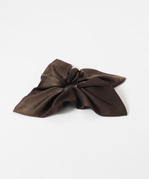 KBF（ケイビーエフ）の「サテンシュシュ(大)（ヘアゴム・レディース・ベージュ/グリーン系その他・ONE）」の11枚目の写真