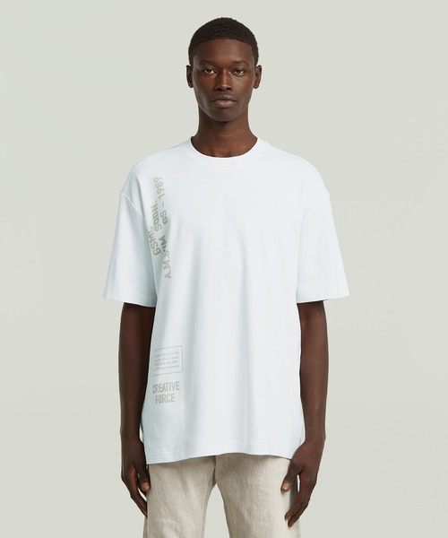 G-STAR（ジースター）の「Stencil Relaxed T-Shirt/ミリタリーディテールステンシルグラフィックリラックスオーバーサイズTシャツ（Tシャツ/カットソー・メンズ・ダークブラック/ホワイト・LARGE/SMALL/X-LARGE/X-SMALL/MEDIUM）」の2枚目の写真