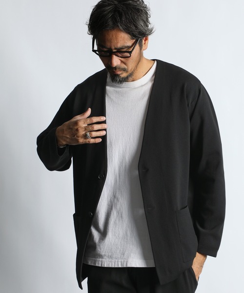 The DUFFER of ST.GEORGE(ザダファーオブセントジョージ)の「【WEB限定アイテム】SOFT CHILL KNIT JACKET:セットアップ ノーカラー リラックス ニットジャケット(ノーカラージャケット・メンズ・チャコールグレー/ブラック・MEDIUM/LARGE/X-LARGE)」の3枚目の写真