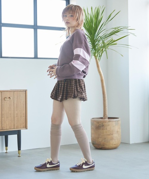 NIKE(ナイキ)の「ナイキ アストログラバー レザー ウィメンズシューズ / Nike Astrograbber Leather Women's Shoes II1259-600 Burgundy Crush(スニーカー・レディース・バーガンディー・24.5/24/23.5/23/22.5/22/26/25.5/25)」の3枚目の写真