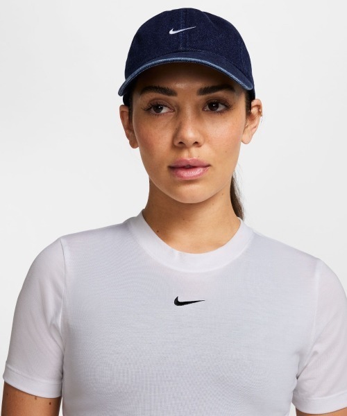 NIKE(ナイキ)の「NIKE Unstructured Denim Cap(ナイキ アンストラクチャード デニム キャップ)(キャップ・メンズ・ブルー系・MEDIUM/SMALL)」の2枚目の写真