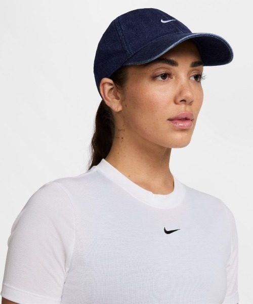 NIKE(ナイキ)の「NIKE Unstructured Denim Cap(ナイキ アンストラクチャード デニム キャップ)(キャップ・メンズ・ブルー系・MEDIUM/SMALL)」の3枚目の写真