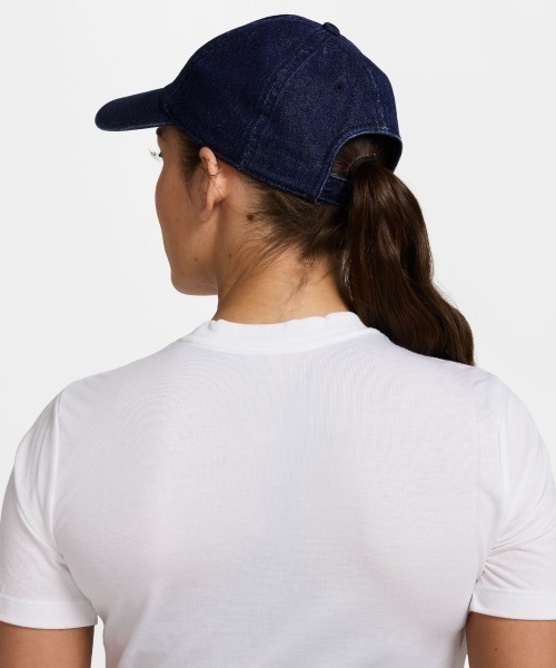 NIKE(ナイキ)の「NIKE Unstructured Denim Cap(ナイキ アンストラクチャード デニム キャップ)(キャップ・メンズ・ブルー系・MEDIUM/SMALL)」の4枚目の写真