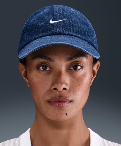 NIKE(ナイキ)の「NIKE Unstructured Denim Cap(ナイキ アンストラクチャード デニム キャップ)(キャップ・メンズ・ブルー系・MEDIUM/SMALL)」の5枚目の写真