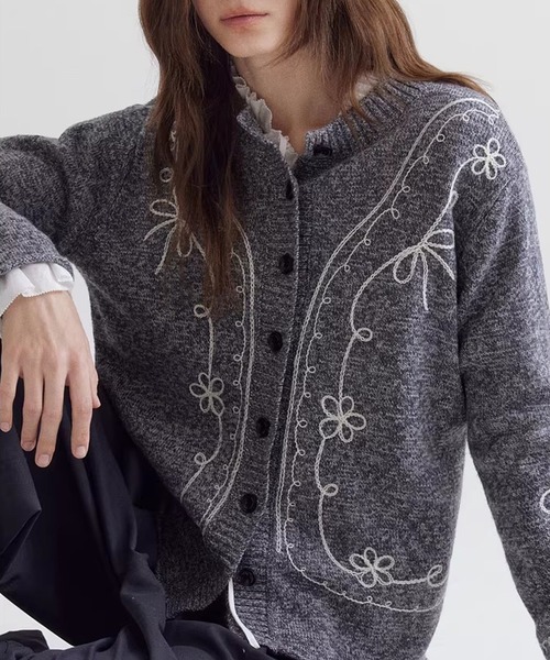 Fano Studios（ファノ ストゥディオズ）の「フラワーリボン刺繍 杢調グレー ニットカーディガン FC26S120【Fano Studios】【2026SS】（カーディガン/ボレロ・レディース・グレー・L/M/S）」の7枚目の写真