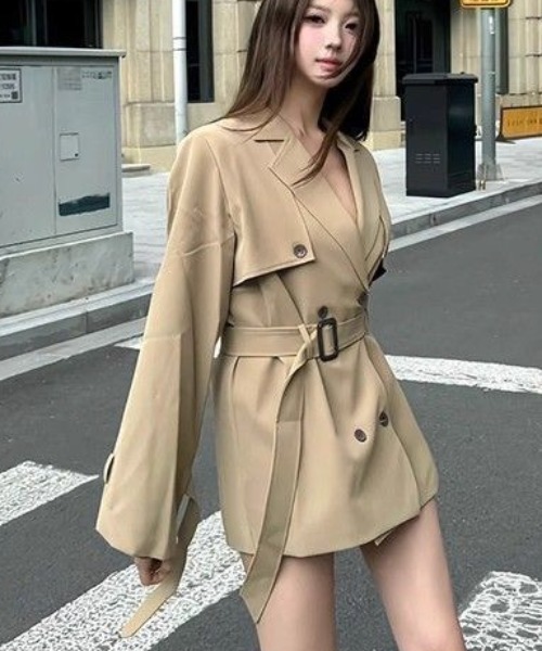 ViViDAY(ビビデー)の「【ベルト付き】ショートトレンチコート(トレンチコート・レディース・ブラック/ベージュ・M)」の8枚目の写真