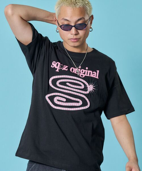 SEQUENZ(シークエンズ)の「※WEB限定 / パッチワーク / ぐるぐるワッペン半袖Tシャツ / sqnz guru-guru patchwork tee(Tシャツ/カットソー・メンズ・ネイビー/ライトピンク/ブラック/レッド/ホワイト・MEDIUM/SMALL/X-SMALL/LARGE)」の19枚目の写真