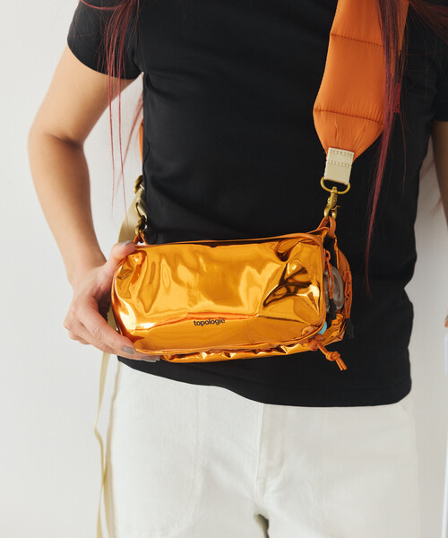 Topologie（トポロジー）の「Topologie/トポロジー Bottle Sacoche Medium ボトルサコッシュ【バッグ単体】（ショルダーバッグ・メンズ・オレンジ/レンガ/ピンク・ONE SIZE）」の9枚目の写真
