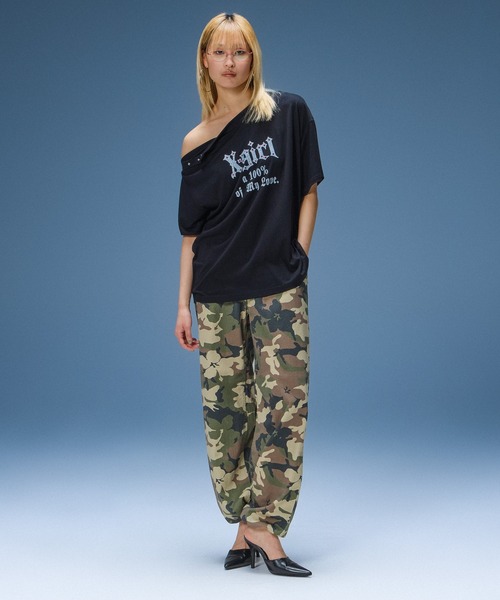 X-girl（エックスガール）の「2WAY SHOULDER S/S TEE（Tシャツ/カットソー・レディース・ブラック/ネイビー・ONE SIZE）」の4枚目の写真
