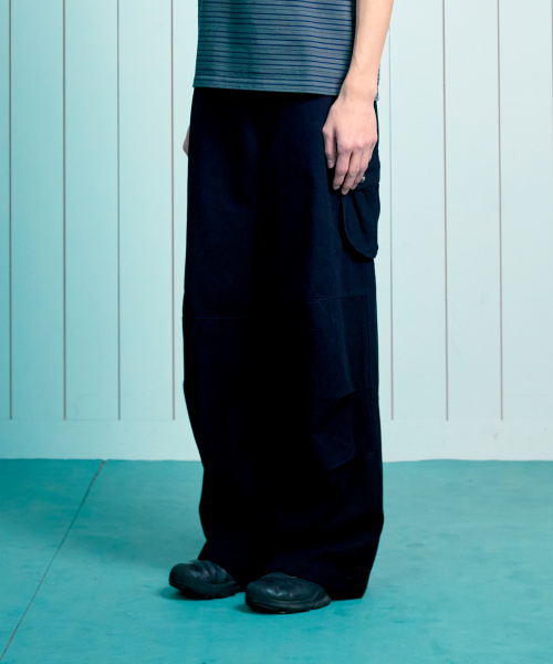 THECOLDESTMOMENT(ザコールデストモーメント)の「TCM pleated cargo pants (black)(その他パンツ・レディース・その他・LARGE/SMALL/MEDIUM)」の1枚目の写真