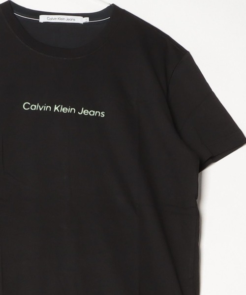 Calvin Klein Jeans(カルヴァンクラインジーンズ)の「Calvin Klein Jeans カルバンクラインジーンズ MIRRORED CK LOGO TEE CKロゴ 半袖Tシャツ(Tシャツ/カットソー・メンズ・ホワイト/ブラック・S/L/M)」の1枚目の写真