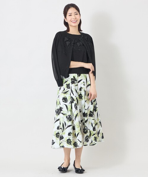 TO BE CHIC(トゥー ビー シック)の「ジュエルチューリップ刺しゅう カーディガン(カーディガン/ボレロ・レディース・オフホワイト/ブラック・40)」の4枚目の写真