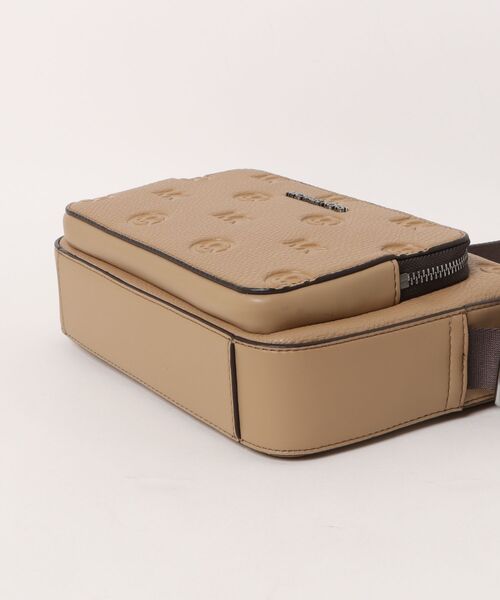MICHAEL KORS(マイケルコース)の「EW FLIGHT BAG Crossbody(ショルダーバッグ・メンズ・キャメル・FREE)」の3枚目の写真