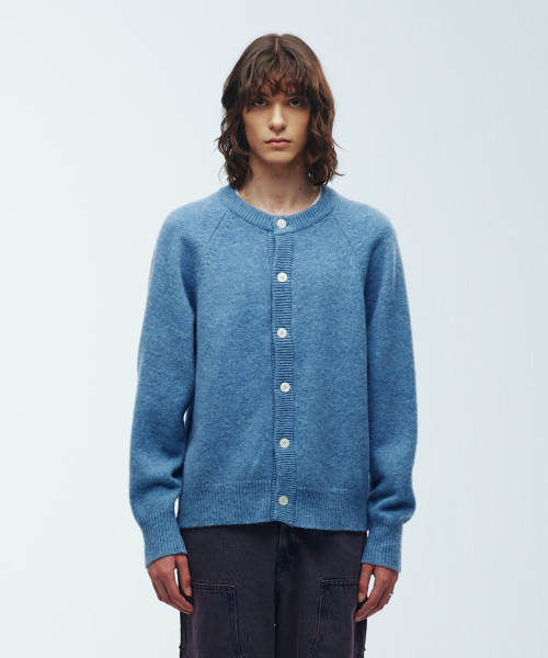 KNITTED(ニッティド)の「シェギドック ウール100% ラウンドカーディガン BLUE(カーディガン/ボレロ・レディース・その他・LARGE/MEDIUM/X-LARGE)」の11枚目の写真