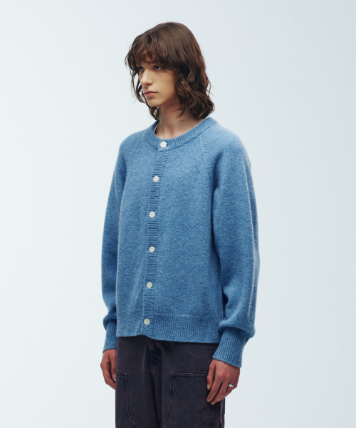 KNITTED(ニッティド)の「シェギドック ウール100% ラウンドカーディガン BLUE(カーディガン/ボレロ・レディース・その他・LARGE/MEDIUM/X-LARGE)」の12枚目の写真